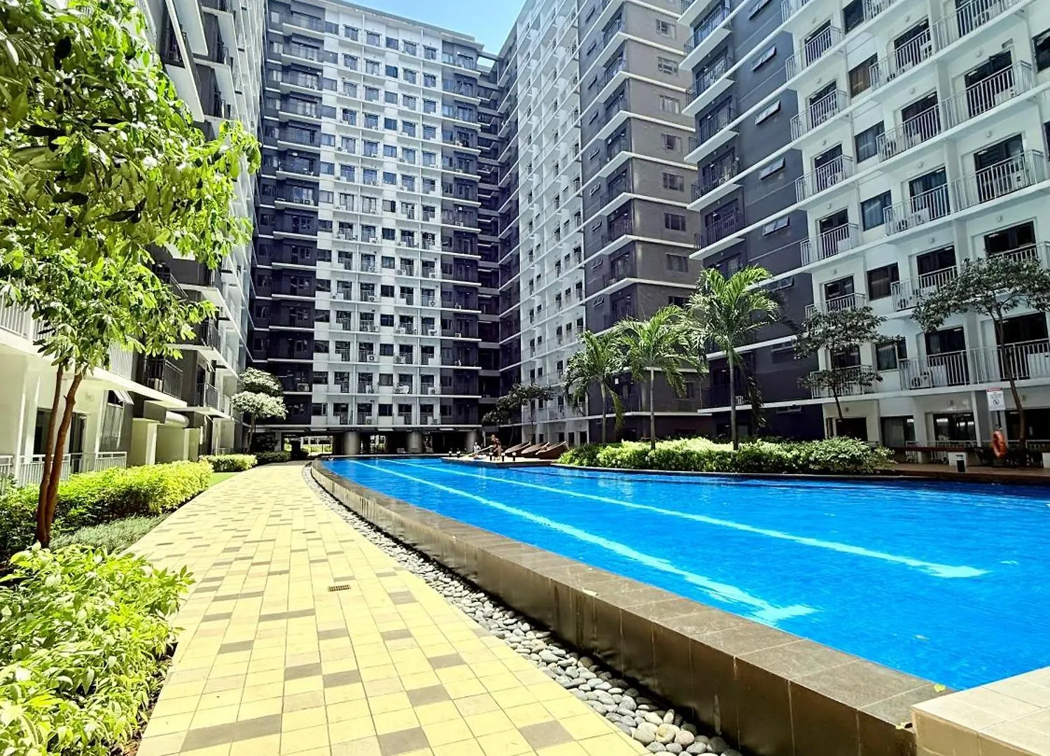 Cozy Queen-Sized Bed Puhon Suite Mall Of Asia Manila Apartment
