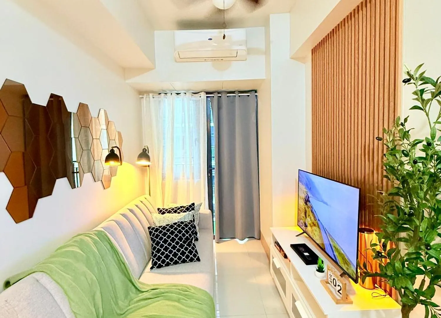 Cozy Queen-Sized Bed Puhon Suite Mall Of Asia Manila