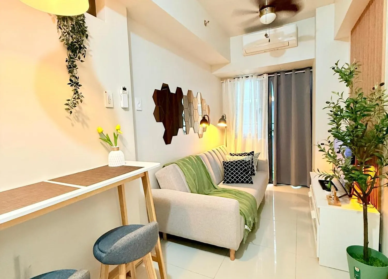 Cozy Queen-Sized Bed Puhon Suite Mall Of Asia Manila